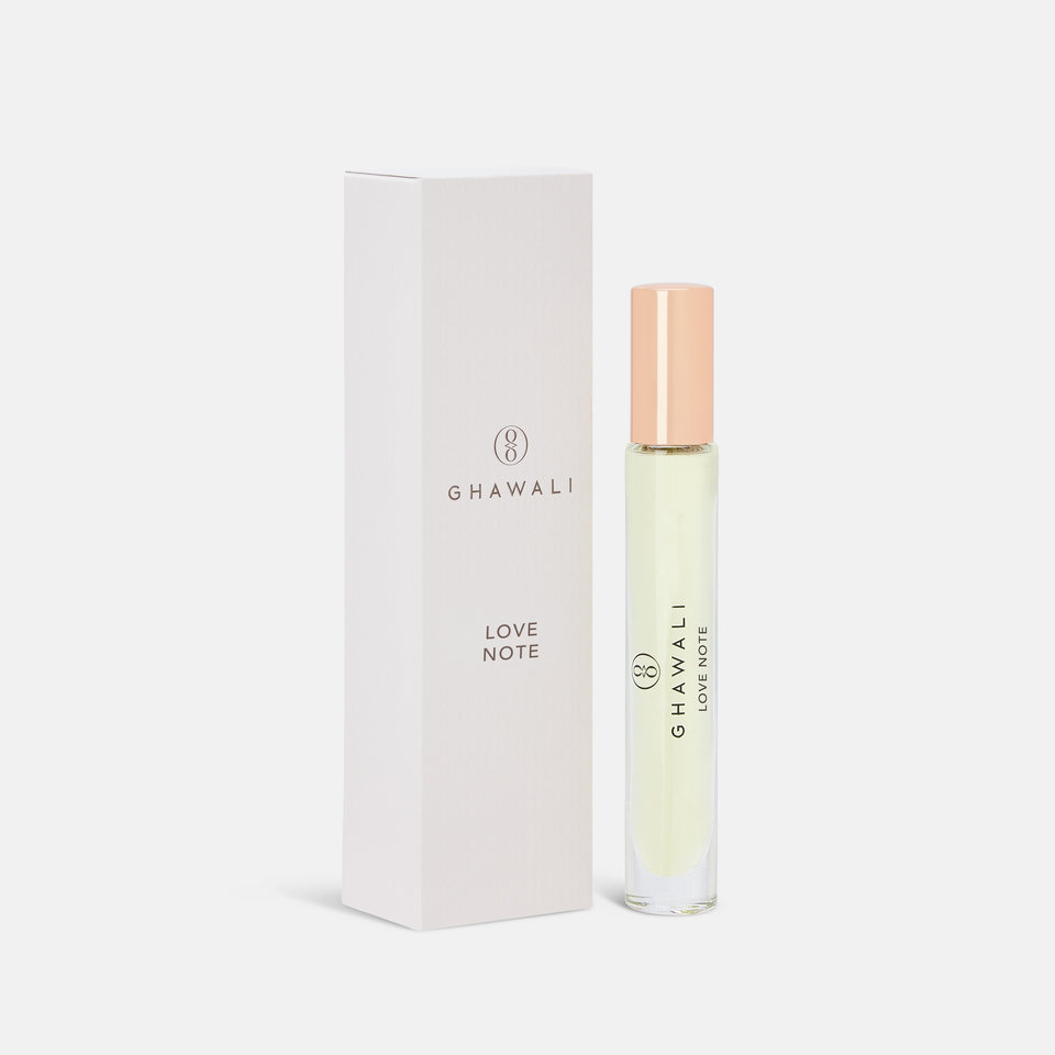 
                        
                          Load image into Gallery viewer, FREE 10ML LOVE NOTE WORTH 135 AED
                        
                      